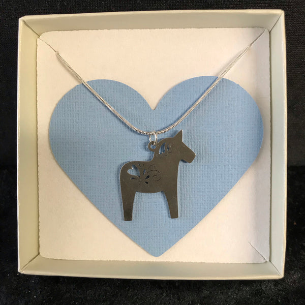 Egendesignad dalahäst i 925 silver