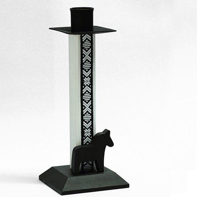 Smidesljusstake (häst vänster)